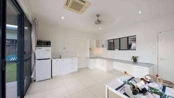 Apartment | Private kitchenette | Full-sized fridge, microwave, toaster, cookware/dishes/utensils