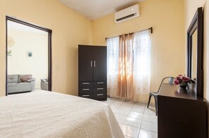 3 bedrooms, iron/ironing board, free WiFi, bed sheets - 'Independencia' house near Macroplaza (Puerto Vallarta)