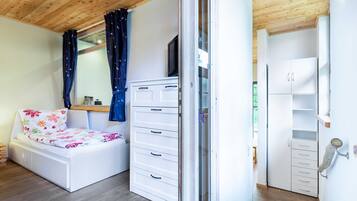 2 bedrooms, travel crib, WiFi, bed sheets