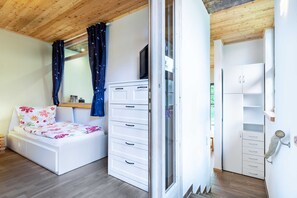 2 Schlafzimmer, Reisekinderbett, WLAN, Bettwäsche