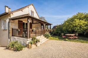 Outdoor dining - Villa les Rocs (La Bachellerie)