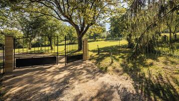 Enceinte de lâhĂ©bergement