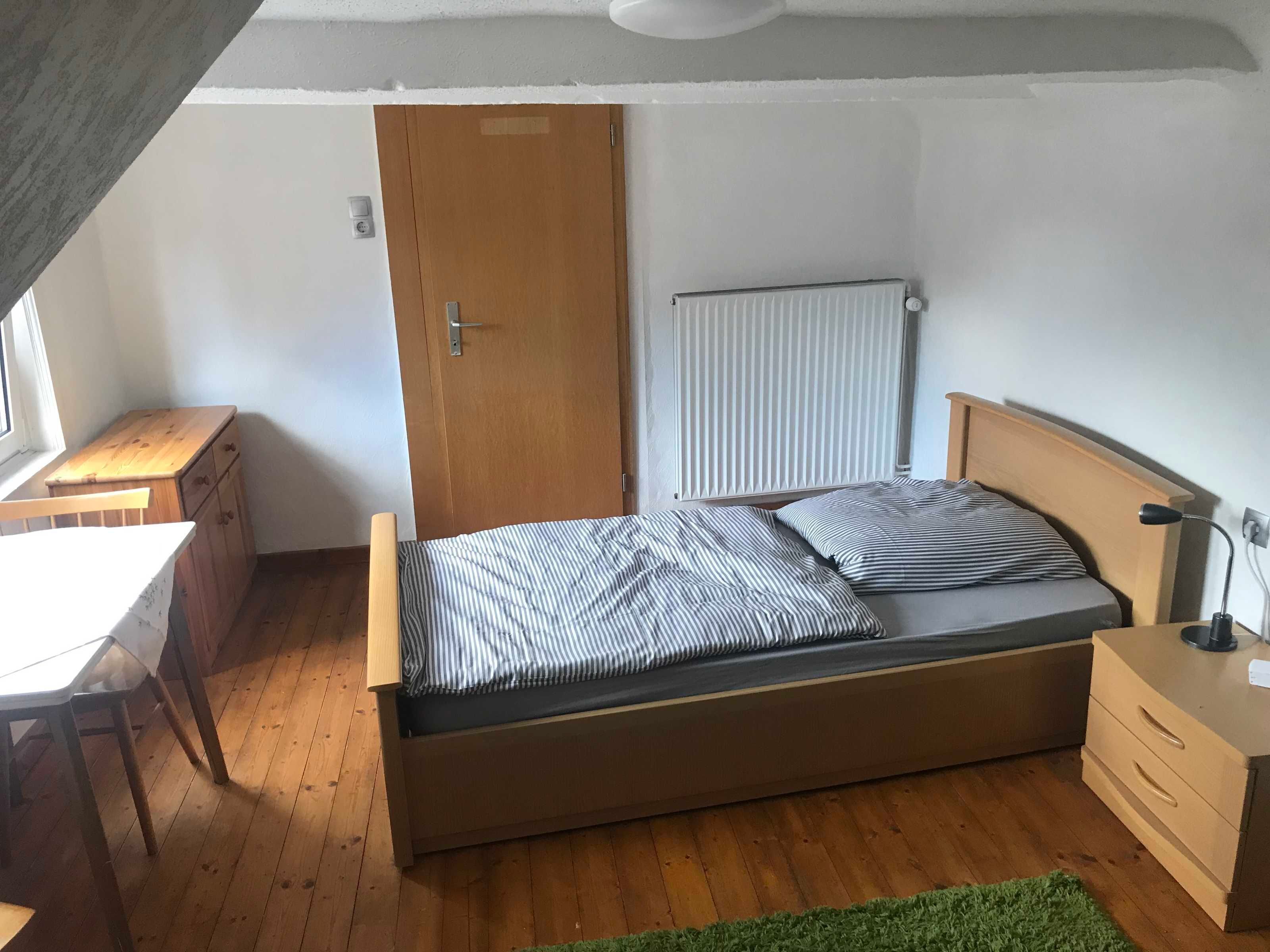 3 bedrooms, desk, WiFi, bed sheets