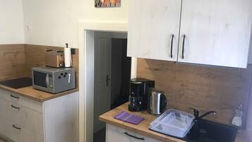 Kühlschrank, Mikrowelle, Ofen, Geschirrspüler