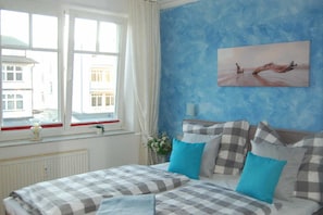 2 bedrooms, travel cot, WiFi, bed sheets