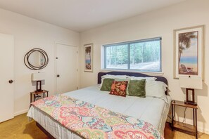 7 bedrooms, laptop workspace, Internet, bed sheets