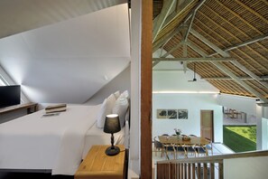 9 chambres, coffres-forts dans les chambres, bureau