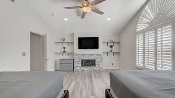 5 bedrooms, desk, iron/ironing board, travel cot