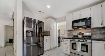 Cozy 5-Bedroom Oasis Near the Strip: Arcades, Pool, and BBQ Haven!