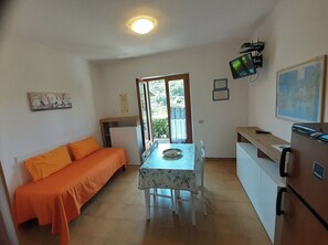 Interior - VILLETTA "THE OLIVE" close to the beach, nice private garden, air conditioning (Capoliveri)