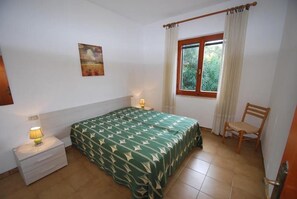 2 bedrooms, free WiFi - VILLETTA "THE OLIVE" close to the beach, nice private garden, air conditioning (Capoliveri)