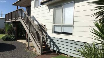 Vista frontal de la propiedad