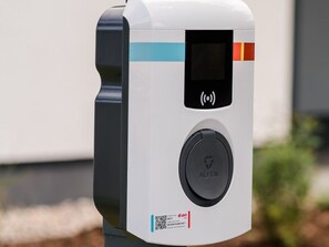 Unclassified image, 3 of 24, button