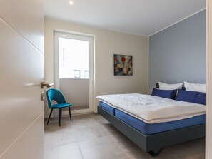 Unclassified image, 2 of 24, button