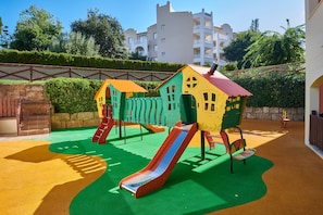 Children’s play area – outdoor