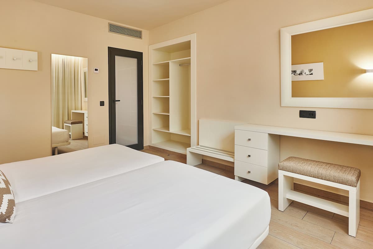 Minibar, coffres-forts dans les chambres, Wi-Fi gratuit, draps fournis
