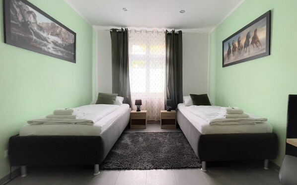 Chambre Supérieure avec lits jumeaux, salle de bains commune | Équipements de la chambre