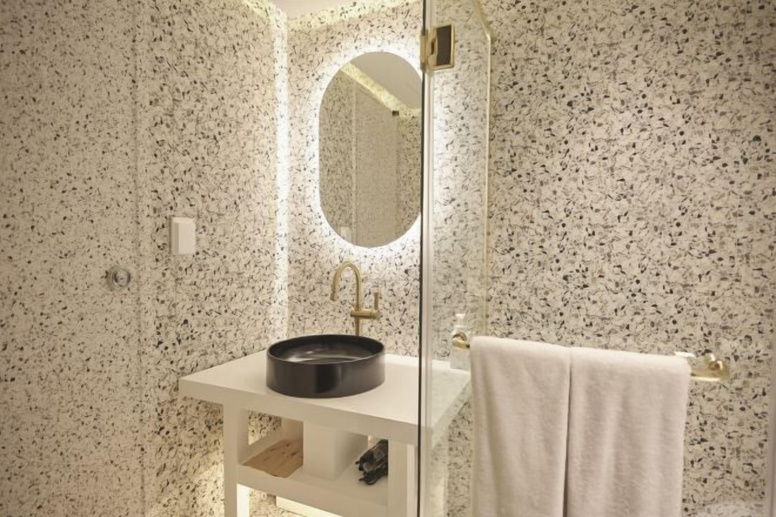 Kamar mandi | Shower, pancuran hujan, pengering rambut, dan sandal