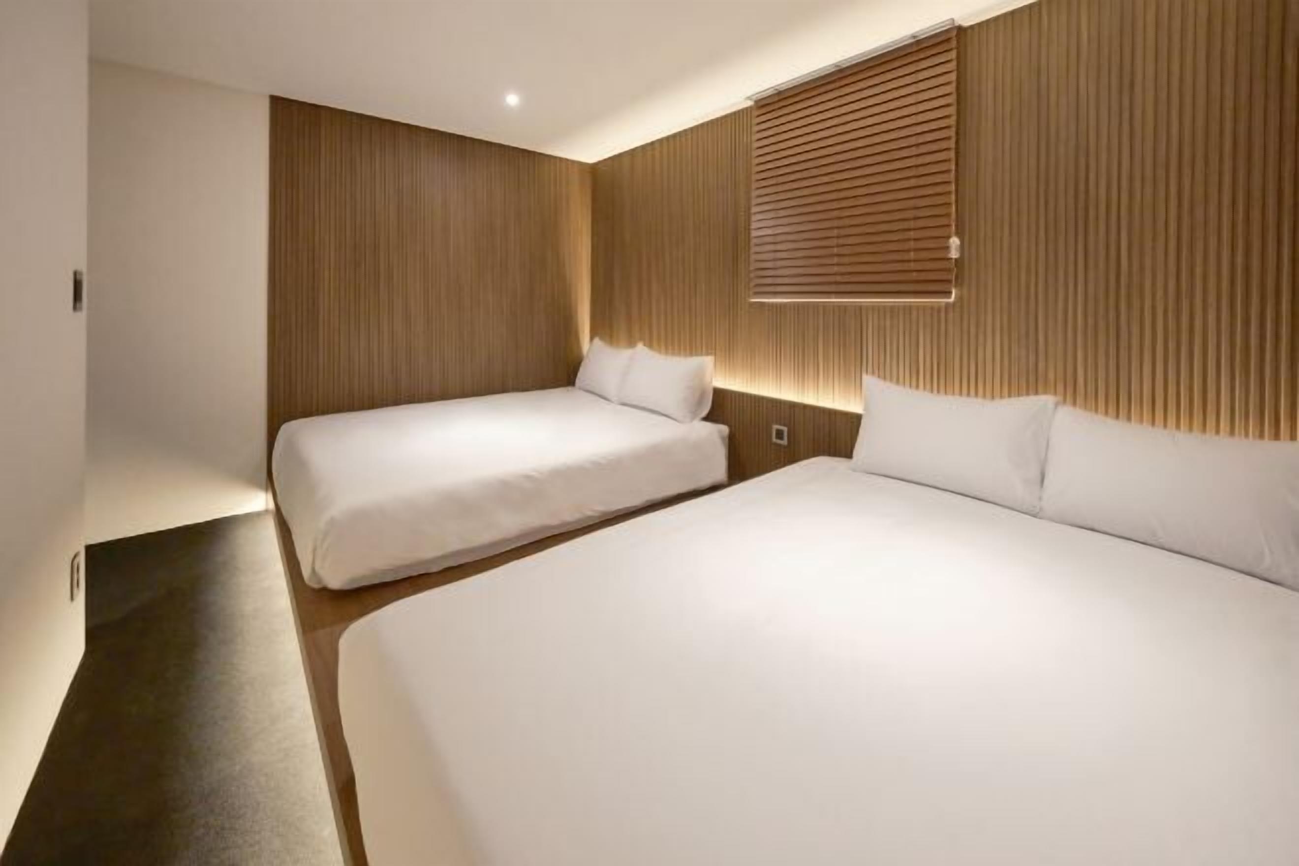 Verduisterende gordijnen, gratis wifi, beddengoed