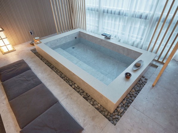 Annex Private Spa Suite | 遮光窗帘、免费 WiFi、床单