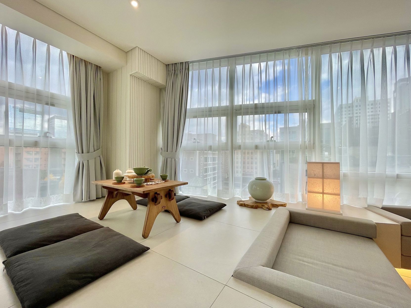 Living area | 55-inch flat-screen TV with cable channels