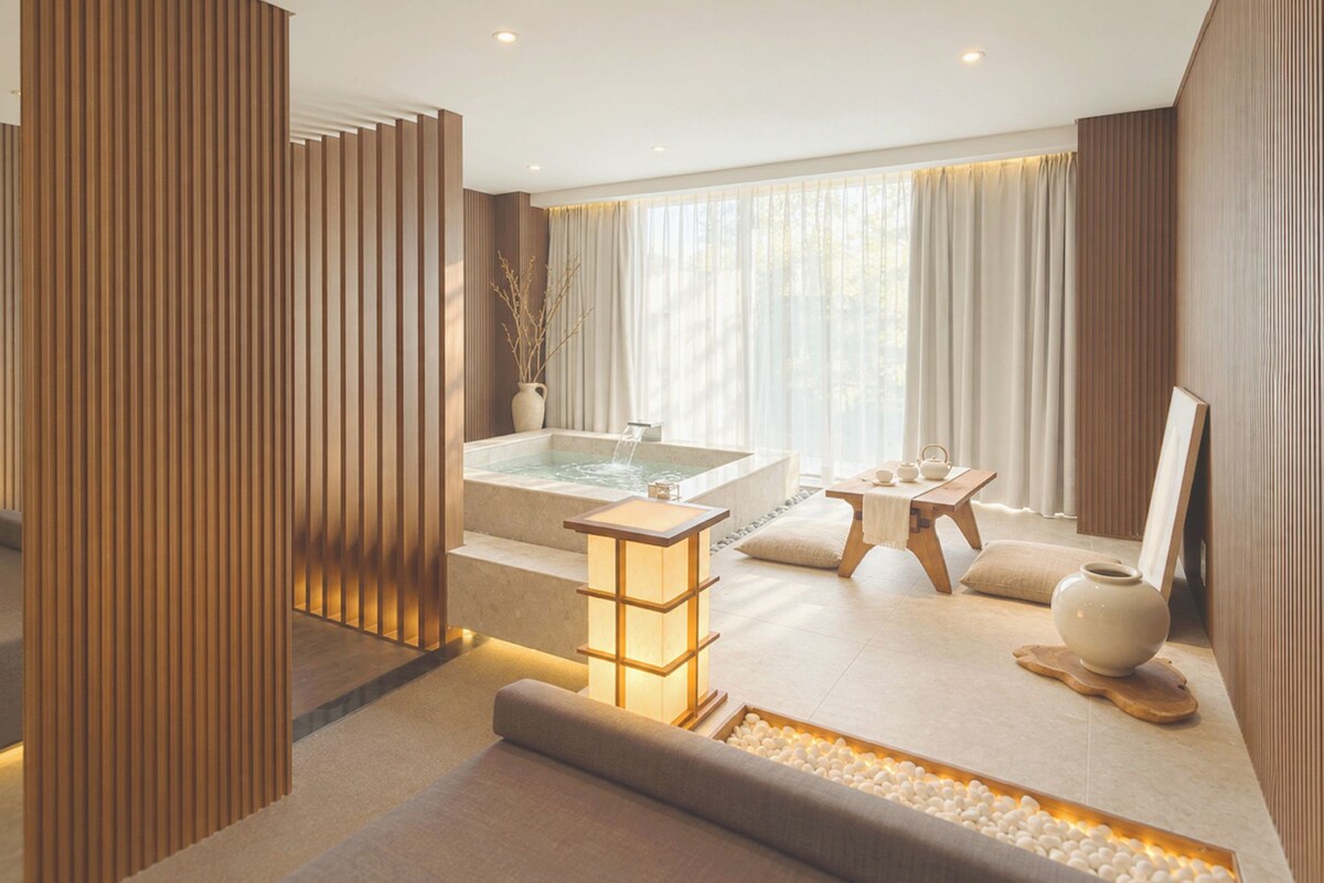 Main Double Timber Spa Room (Randomly selected) | Blackout drapes, iron/ironing board (on request), WiFi (free)