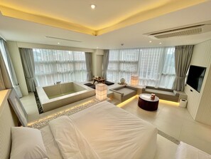 Blackout curtains, free WiFi, bed sheets - UH Suite The Myeongdong (Seoul)