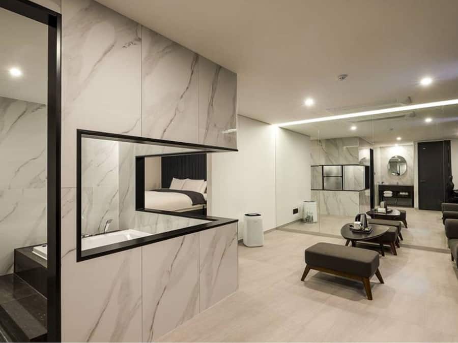 Suite | Individually decorated, individually furnished, free WiFi, bed sheets