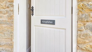 Unclassified image, 3 of 12, button - Kingfisher Cottage (Pickering)