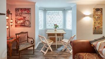 House | In-room dining