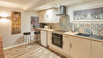 House | Private kitchen | Fridge, microwave, oven, stovetop