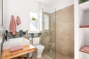 Dusche, Haartrockner, Handtücher