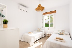 3 bedrooms, iron/ironing board, free WiFi, bed sheets