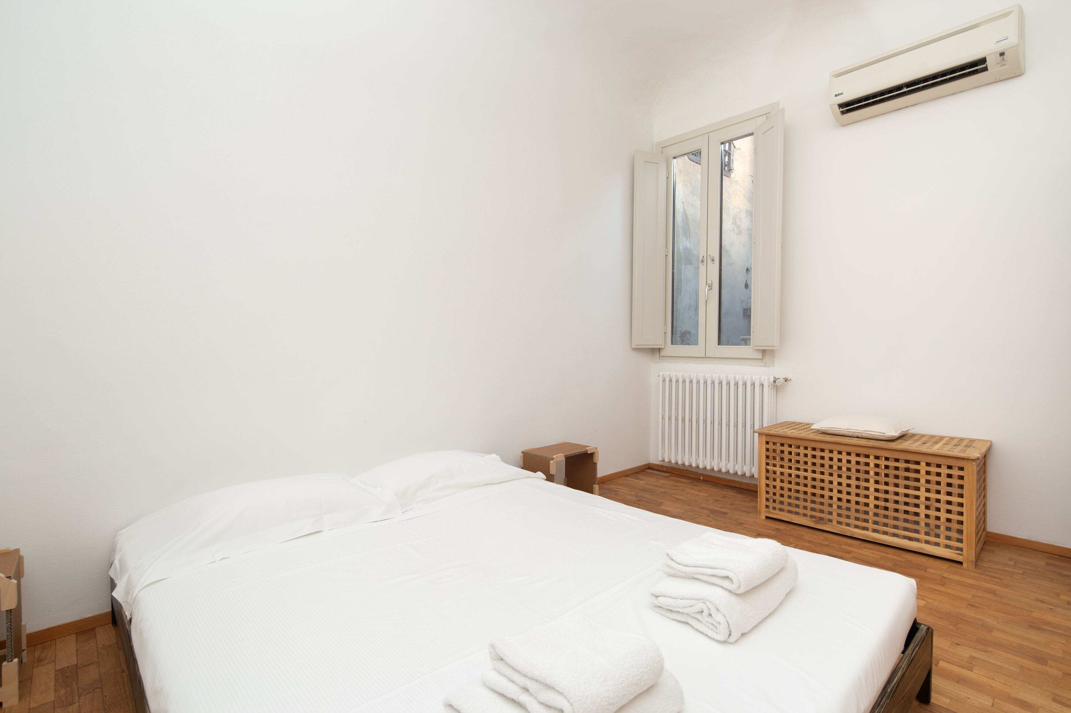 Familienapartment, 2 Schlafzimmer | 2 Schlafzimmer, hochwertige Bettwaren, Daunenbettdecken, Schreibtisch