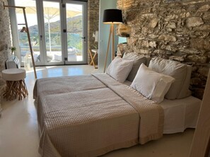2 Schlafzimmer, Zimmersafe, Schreibtisch, Bügeleisen/Bügelbrett