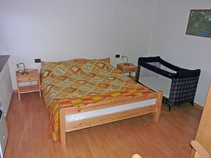 2 Schlafzimmer, Bügeleisen/Bügelbrett, Reisekinderbett, kostenloses WLAN