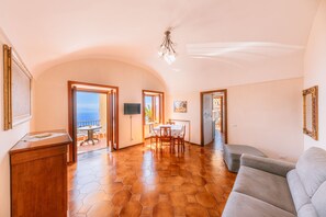 Smart-TV, Tischfußball, Tischtennisplatte