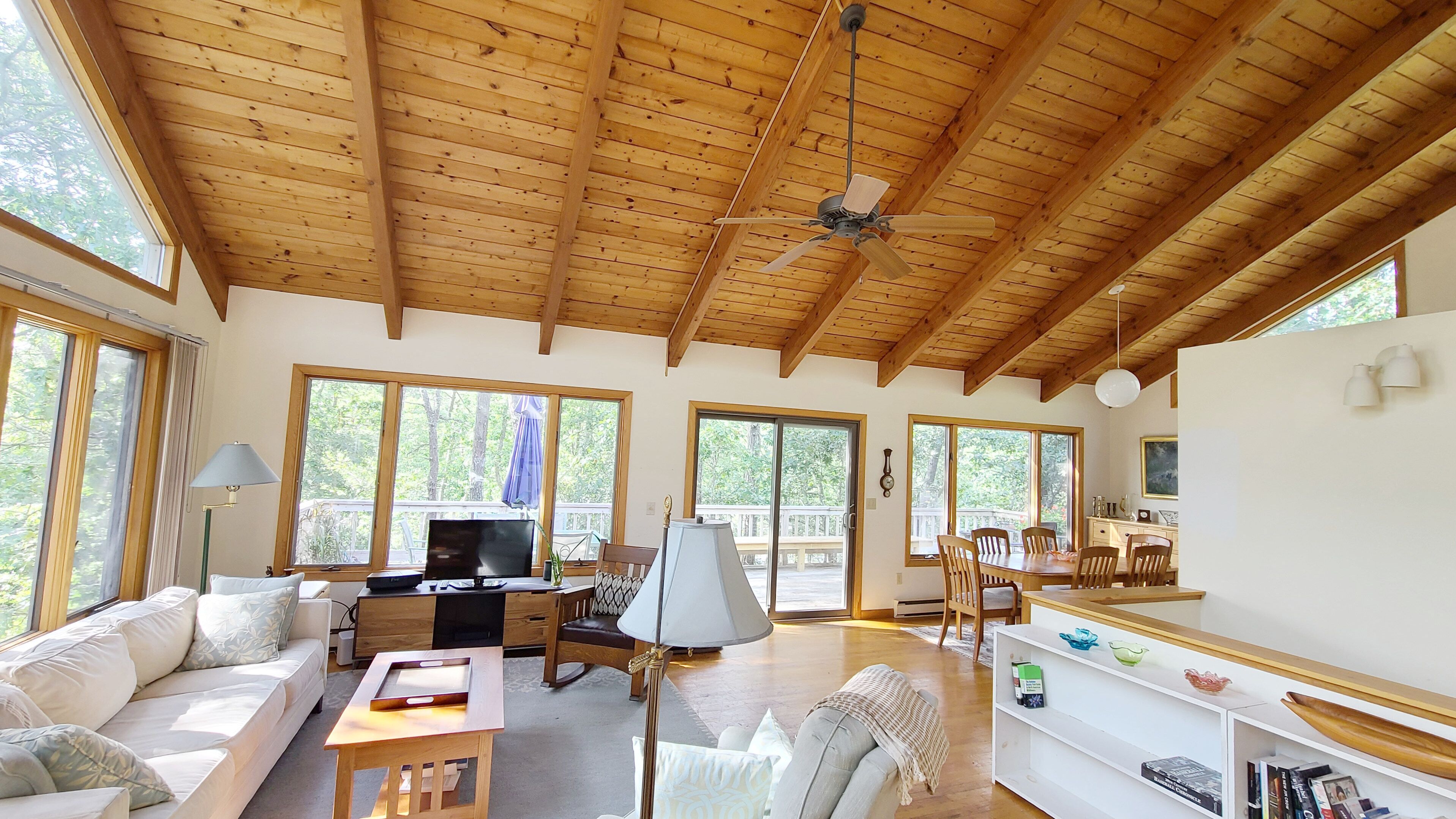 4BD Oceanside Contemporary--A/C, Deck, Outdoor Shower, Piano, 1.1 Mile to Duck Pond
