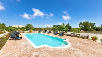 Piscine extérieure (ouverte en saison)