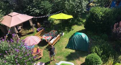 Souterrainwohnung mit großem Garten und Sauna inkl. Wallbox
