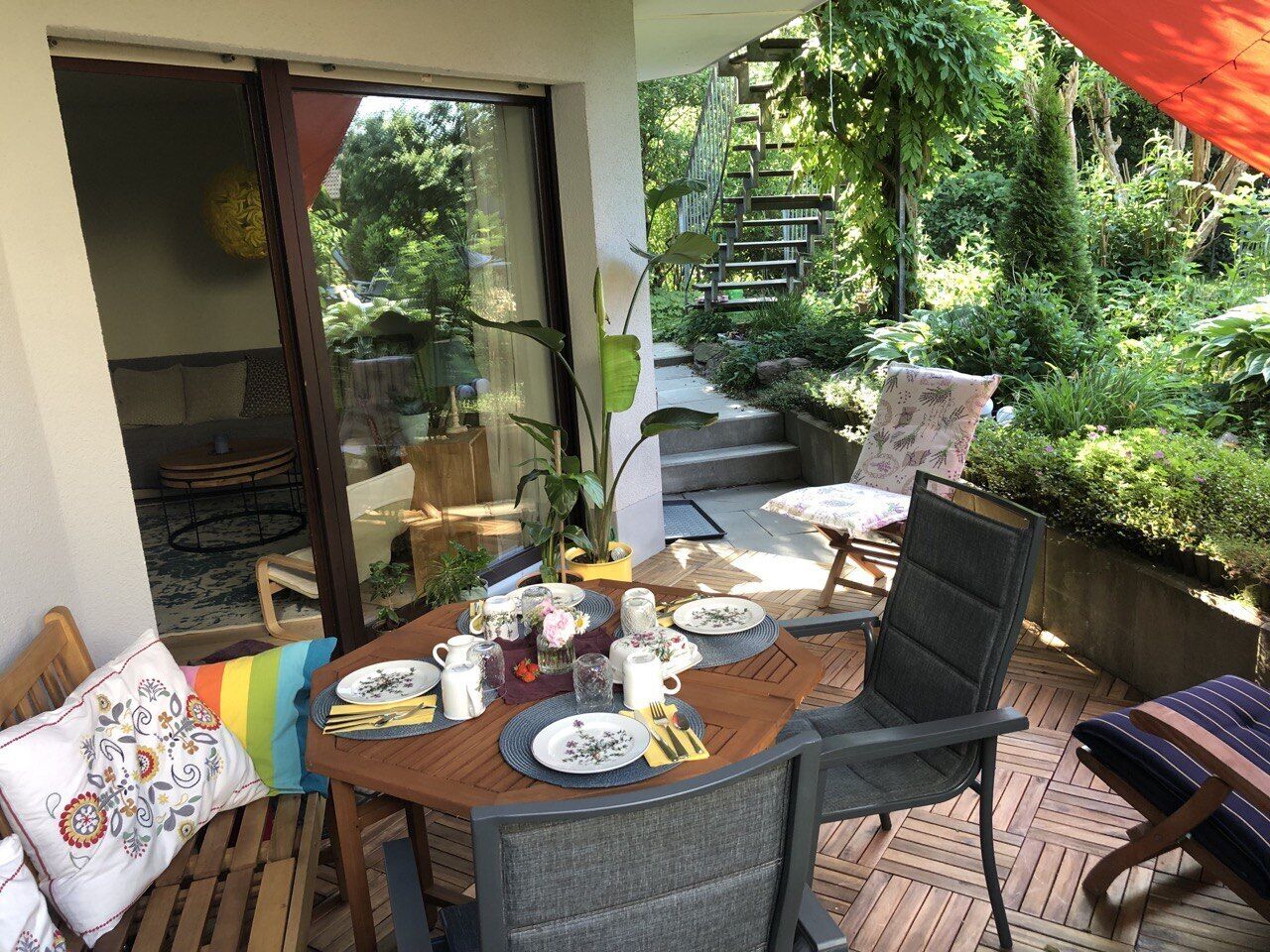 Outdoor dining