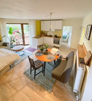 1 soverom, skrivebord, reiseseng for barn og wi-fi (inkludert)