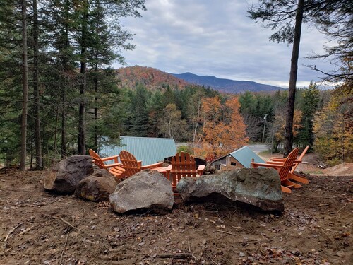 Saranac Lake Adirondack Modern Loft-fire pit, river access, 100 acre forest 