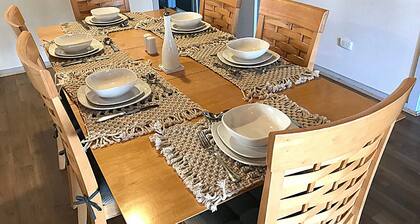 Cosy AffordableGetaway Wifi Netflix Wine