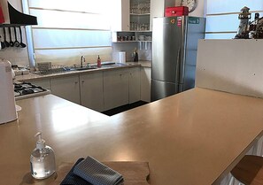 Design Townhome | Private kitchen | Fridge, microwave, oven, stovetop - Cosy AffordableGetaway Wifi Netflix Wine (Loch Sport)