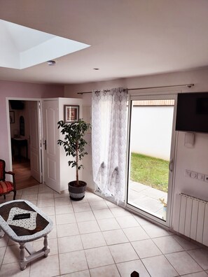 Interior - Detached single-storey house 50 m2 with small enclosed garden. (Etables sur mer)