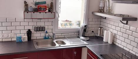 冰箱、微波炉、烤箱、炉灶