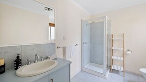 Baignoire, serviettes fournies
