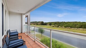 Property grounds - Esplanade Frontage 4-209 (Torquay)