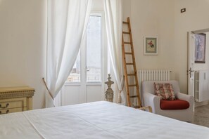 2 makuuhuonetta, silitysrauta/-lauta, ilmainen Wi-Fi, vuodevaatteet